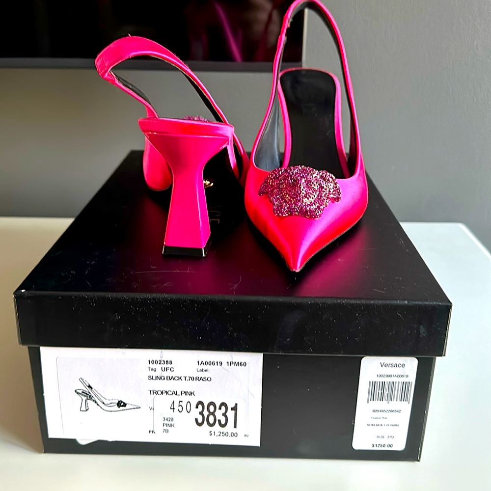 BRAND NEW never worn Versace Medusa hot pink Slingback!